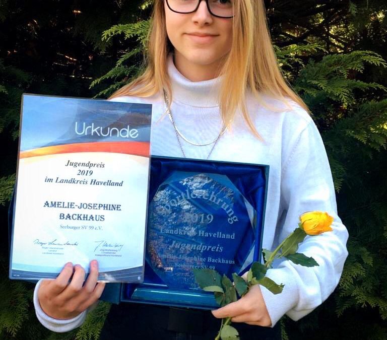 Amelie Backhaus vom Seeburger SV erhält Jugendpreis 2019